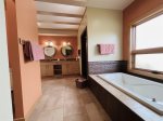 Lazy M Villa - Large Soaking Tub After a Day of Hiking or Skiing
